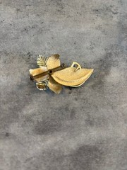 Vintage Gold Tone Flower Brooch and Leaves with a rhinestone