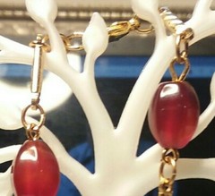 MaryBee Jewelry: 7 1/2″ Gold Tone Stone Carnelian? Bracelet 01-01-2021 (B)