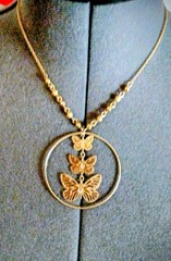 Unique Vintage 18 1/2″ Avon necklace with 2″ dangling ring with varies sized…