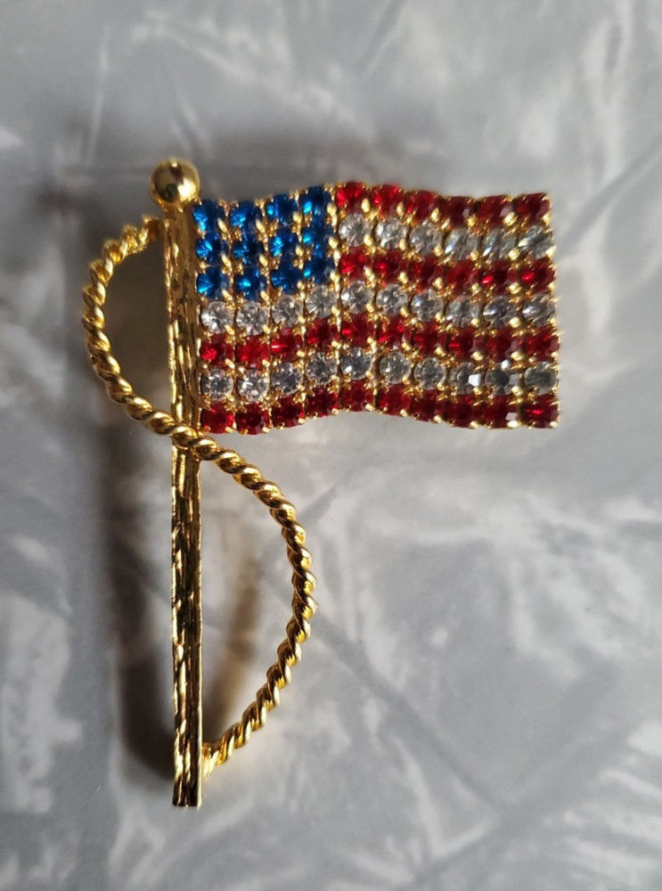 Vintage American Flag Rhinestone Brooch Pin Gold Tone 2″ x 1-1/4″