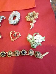 Estate JEWELRY Mixed Costume Lot WEARABLE Mixed Lot Brooch Bracelets #3 jb
