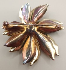 Vintage White Enamel Poinsettia Christmas Brooch Pin Gold Tone Rhinestone 3D