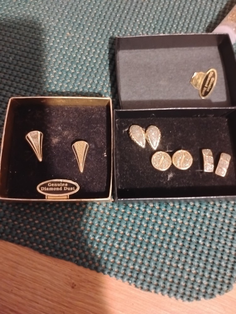 Lot Of 4 Pair Vintage Gold Tone With Diamond Dust Clip On Earrings