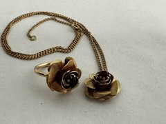 Vtg Sarah Coventry Red Rhinestone 3D Rose Gold Flower Necklace Ring Sz 6 adj.