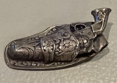 VINTAGE 1 5/8” STERLING SILVER FIGURAL GUN HOLSTER FLORAL PENDANT – 7.7 Grams