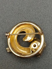 VTG Mid-century Gold Tone Swirl Brooch W/Amber Crystal & Rhinestone 1950s-1970s