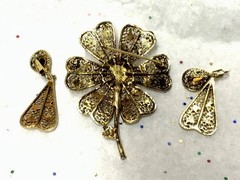 Vtg Signed *ART Arthur Pepper Orange-Yellow Enamel Flower Brooch W/Clip Ons Set