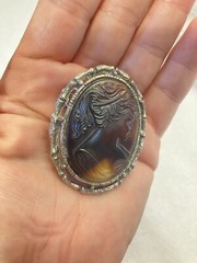 Cameo Brooch brown swirled & gold tone vintage pin