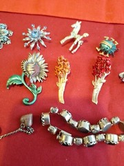Estate JEWELRY Mixed Costume Lot WEARABLE Mixed Lot Brooch Bracelets #3 jb
