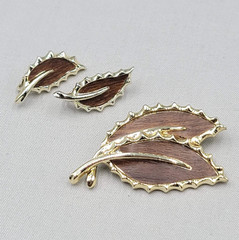 Vintage Sarah Coventry “Wooded Beauty” 1968 Brooch Clip Earrings Set