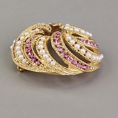 Vintage Rhinestone Brooch BSK Pink Faux Pearls Domed Round Gold Tone 1 5/8″