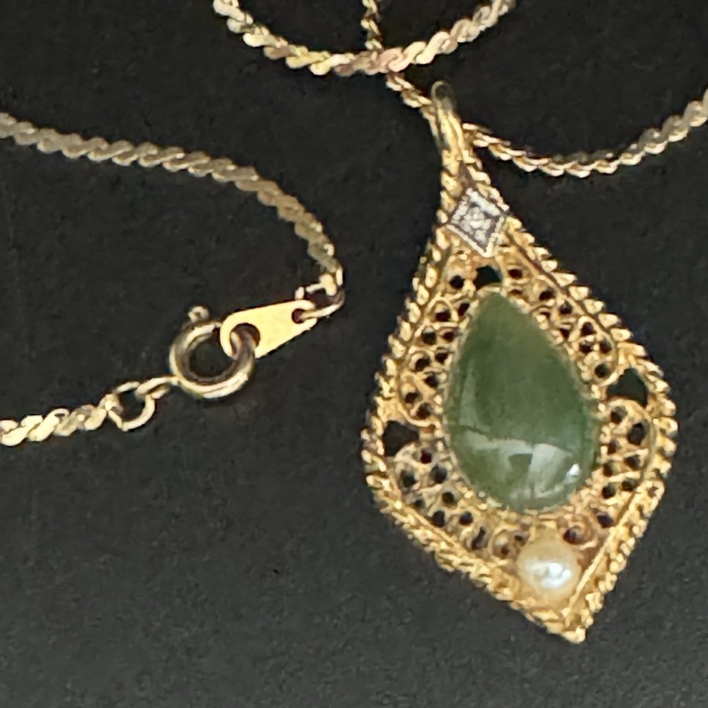 Stunning Vintage Tear-Drop Jade, Pearl, & Diamond Gold-Tone Pendant & Necklace