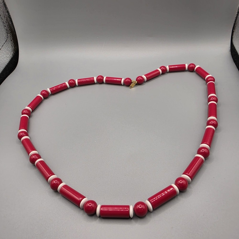 Trifari Vintage Red White Beaded Necklace Gold-Tone Jewelry Elegant Signed 25″