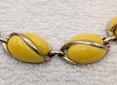 Yellow Thermoset In Gold Tone Necklace & Matching Clip Earrings Set Vintage