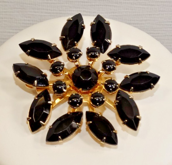 C25 VINTAGE RHINESTONE FLOWER BROOCH JET BLACK STONES PRONG SET UNSIGNED