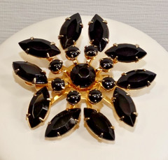 C25 VINTAGE RHINESTONE FLOWER BROOCH JET BLACK STONES PRONG SET UNSIGNED