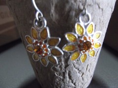 1 Pair Old .75″in Metal Yellow Sunflower Sparkly Dangle Earrings