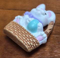 Vintage 90’s Hallmark Cards Spring Easter Bunny Rabbit In A Basket Pin / Brooch