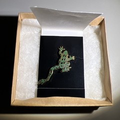 WM Spear Design Leopard Frog Pin Green Gold Black Enamel Brooch Pin, vtg 1980’s
