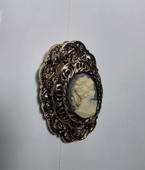 Vintage Gold Toned Cameo Brooch Pin Signed Gerry’s 1 3/4″ Long