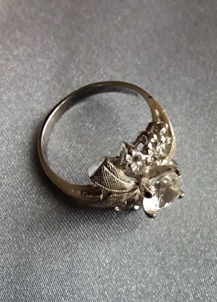 Ring sz 7 Good quality costume jewelry 18K HGE White Gold Electroplate Exc cond