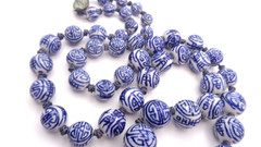 Vintage Chinese Export Hand Knotted Blue & White Graduating Bead Necklace