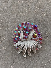 Vintage CORO Pink Aurora Borealis Rhinestone Leaf Wreath Brooch Silver Tone