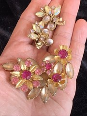 vtg clip on earrings lot +brooch