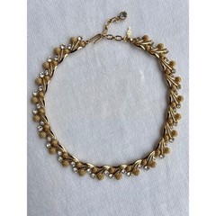 VTG Crown TRIFARI Textured Gold Leaf/Clear Rhinestone Berry Leaf Choker Necklace