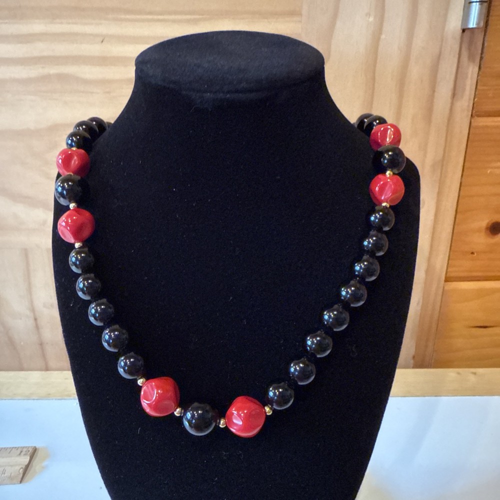 Vintage 1960s Red Black Bead Necklace