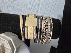 Elegant, Nice Gold/Silver Tone Jewelry Lot Some Signed