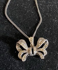 Vintage 925 Sterlling Silver Marcasite Bow Pendant Necklace 18″ Curb Link Chain