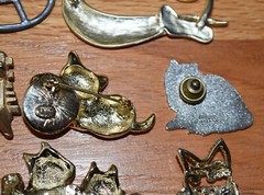 Lot of 8 VTG Cat Pins Brooch Brushed Gold Tone Silver Tone AJC TWC LR Tabby