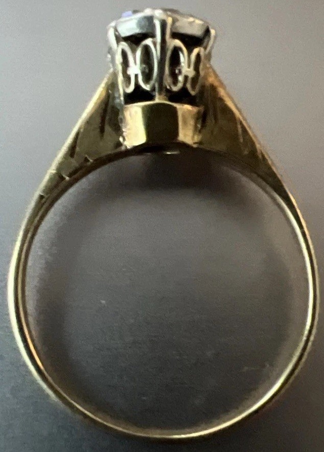 Vintage stamped 14K Elegant cluster ring with round stones scale says 2.0g