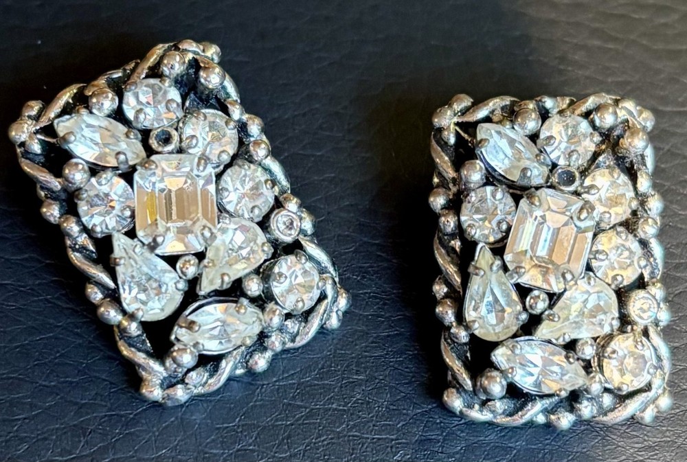 Vtg 50s BARCLAY Clip Earrings, Clear Rhinestones Prong-set Silver-tone HTF