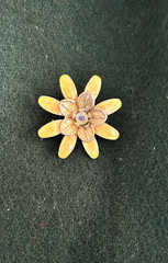Vintage Cookie Lee Yellow Enamel Flower Brooch Aurora Borealis Rhinestone 1.5″