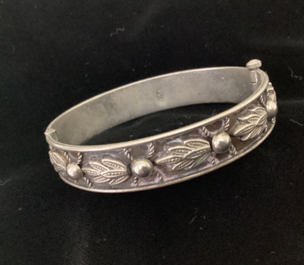 Vintage Nickel Silver Small Blossom Bangle Bracelet made in Italy 6.25”