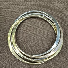 Vintage 1960s Gold ,Silver, Rose Gold Tone 5 Bangle Interlocking Bracelet J104