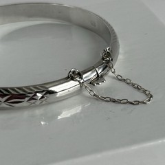 Vintage Thailand Sterling Silver Hinged Bangle Bracelet Etched 7” Safety Chain