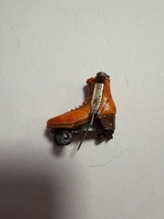 Vintage Orange & Black Roller Skate Pin Brooch (Missing One Wheel)