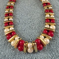 Vintage Red & White Beaded Faux Pearl Gold Tone Choker Necklace, Snap Close 19″