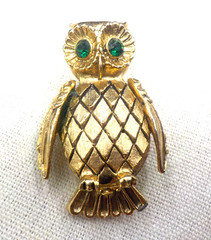 Vintage Gold Tone Owl Brooch Pin with Green Rhinestone Eyes