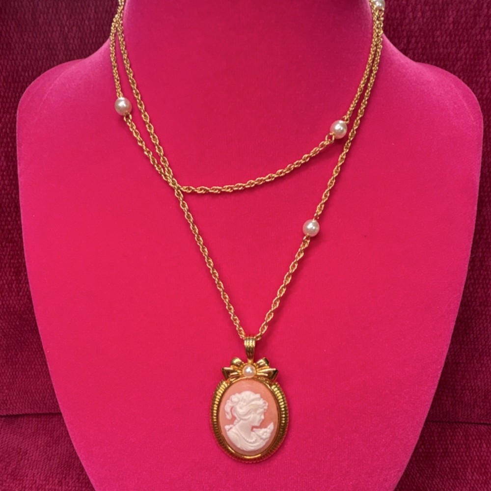 Vintage AVON Gold Tone Cameo Necklace & Earrings Set White & Pink Oval