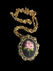 Vtg Brooch Gold Needlework Pink Floral Rose Necklace 11.5″ Chain
