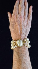 Carol Lee Faux Pearl Triple Strand Bracelet Oval Cabochon Pearl Clasp 7” EUC