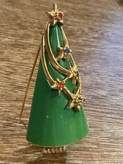 ARTHUR PEPPER ART MCM CHRISTMAS TREE GREEN ENAMEL STAR RHINESTONES 2″ BROOCH PIN