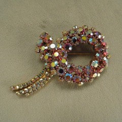 VINTAGE 1960’s D&E JULIANA RED and CLEAR AURORA BOREALIS BROOCH / LARGE 3 3/8″