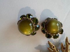 Vintage Rhinestone Starburst Snowflake Brooch & Clip Earrings Set GREEN