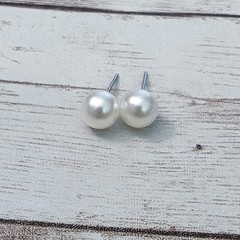 Vintage Stud Earrings For Pierced Ears – 5/6″ Faux Pearl
