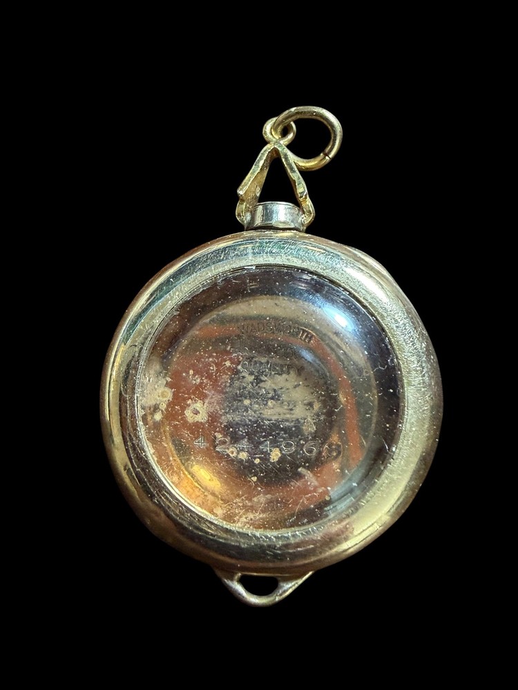 Vintage 1968 Wadsworth Wear Quality Gold Tone Round Locket Pendant Charm